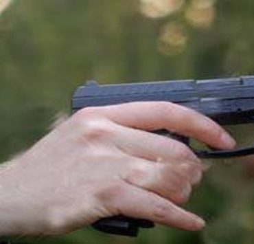 برصاصة في الرأس.. ممثلة شهيرة تنهي حياتها-صورة