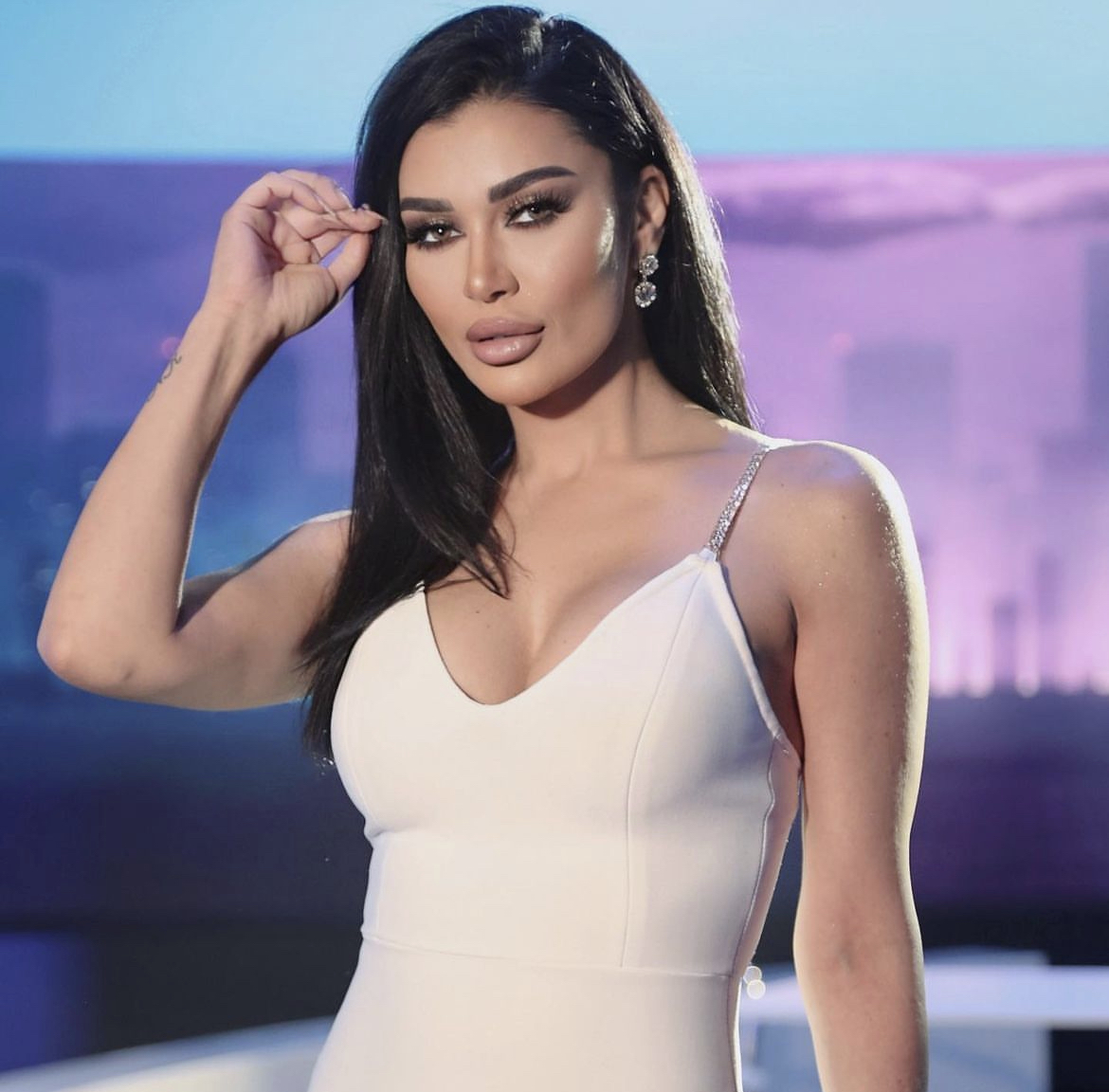 نادين الراسي تكشف للعلن دخول طليقها بعلاقة جديدة