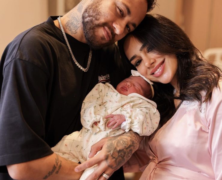 نيمار يكشف عن وجه ابنته الأولى من حبيبته برونا