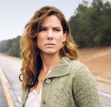 بعد فاجعتها المؤلمة.. ساندرا بولوك في أول ظهور