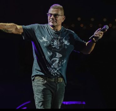 بعد ساعات من تبرعه.. عمرو دياب في مبادرة إنسانية جديدة