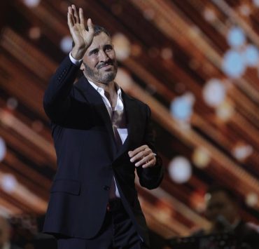 كاظم الساهر يعلق جميع نشاطاته الفنية