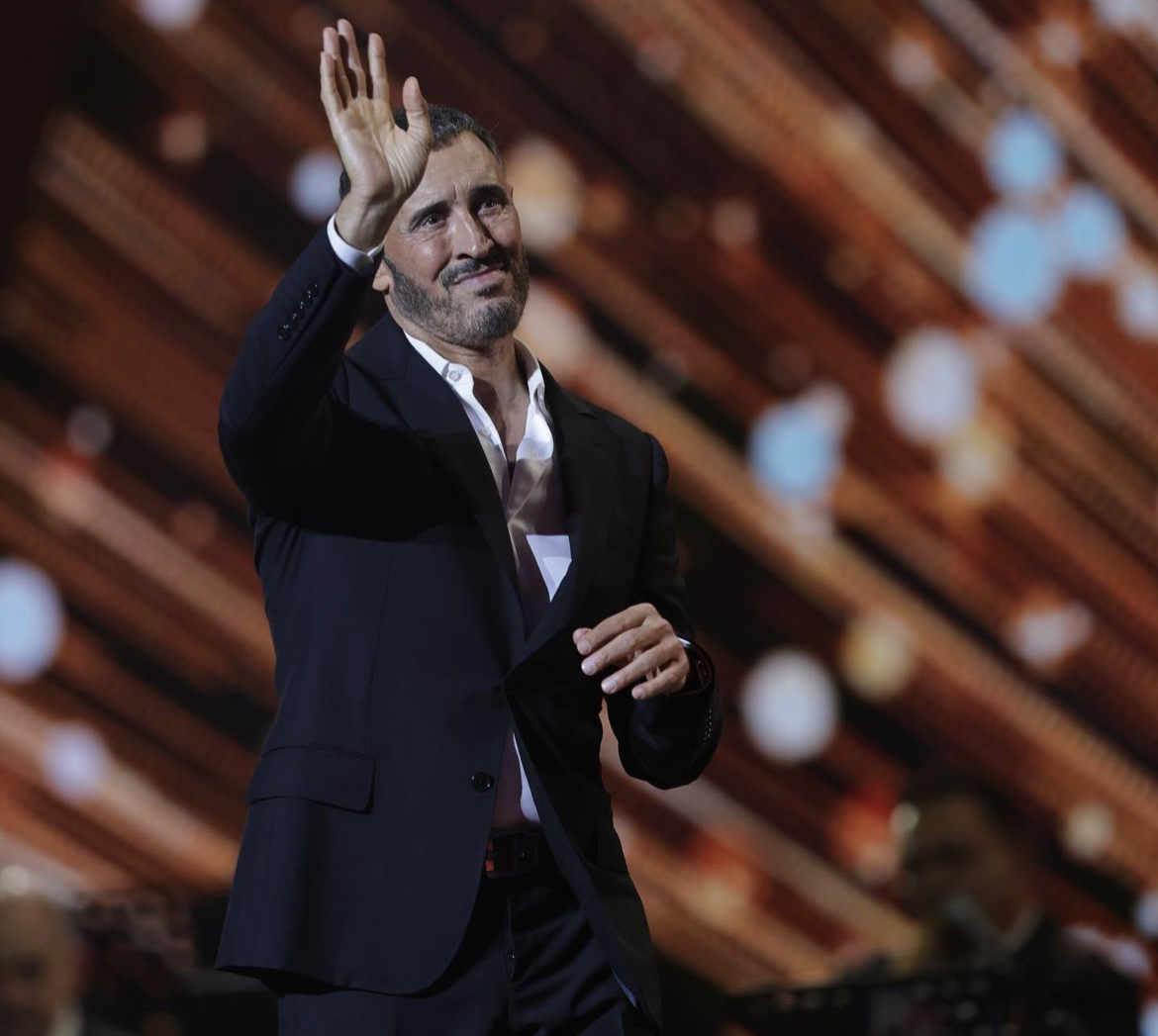 كاظم الساهر يعلق جميع نشاطاته الفنية