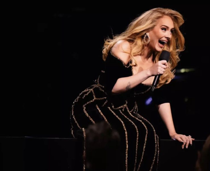 هل وصلت إلى مرحلة الإدمان؟ أديل تعترف..