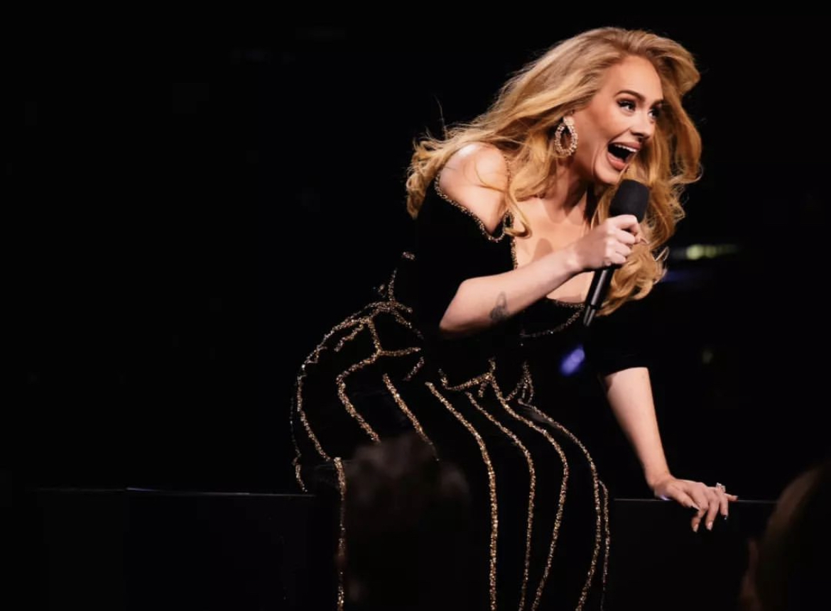 هل وصلت إلى مرحلة الإدمان؟ أديل تعترف..