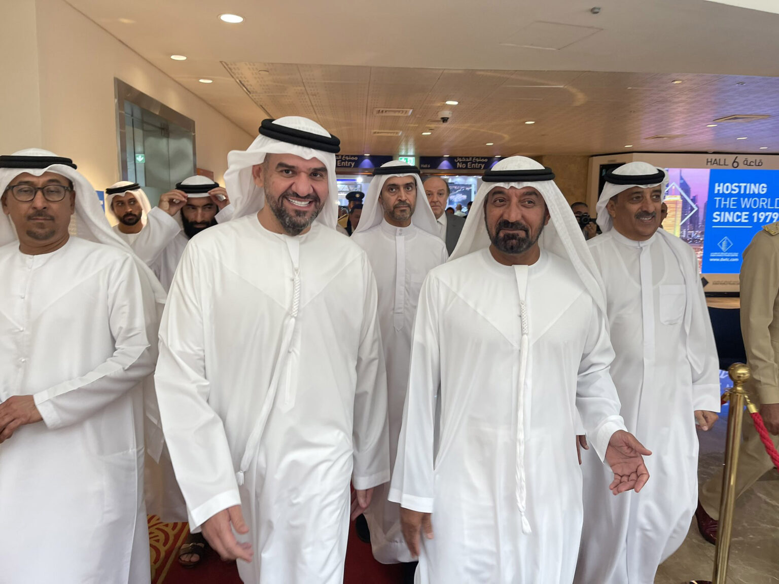 حسين الجسمي برفقة أصحاب الهمم في اكسبو