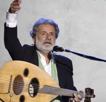 متفاعلاً مع الأحداث..مارسيل خليفة يختار كلمات محمود درويش