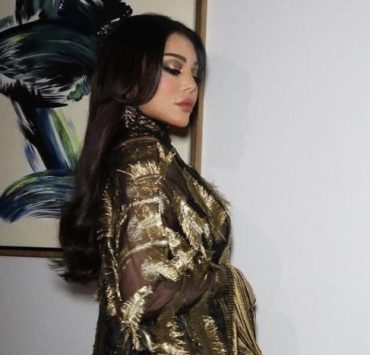 متألقة في السعودية.. هيفاء وهبي ب "كشخة" مدينة بالريش