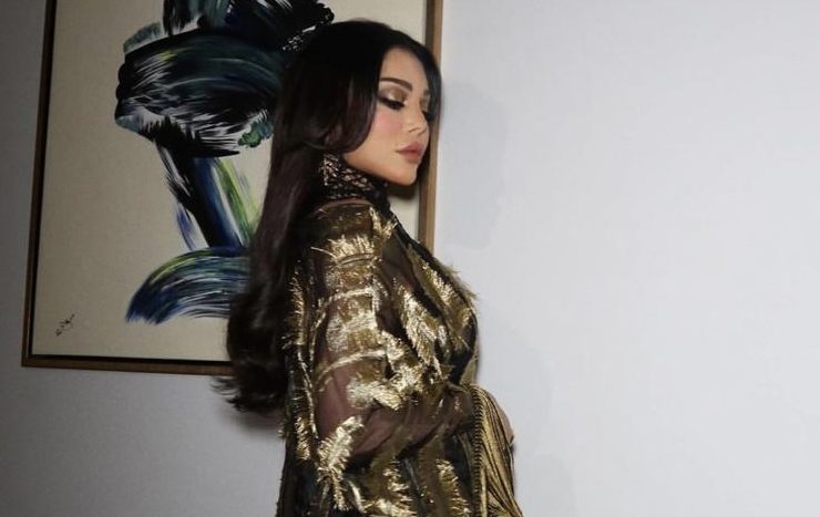 متألقة في السعودية.. هيفاء وهبي ب "كشخة" مدينة بالريش