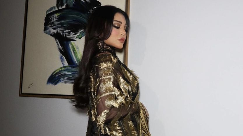 متألقة في السعودية.. هيفاء وهبي ب "كشخة" مدينة بالريش