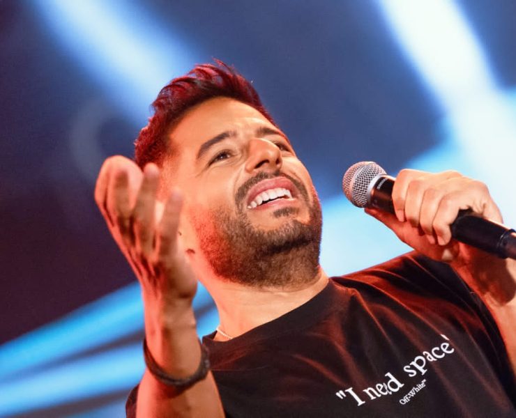 حماقي يتبرع بأرباح حفلاته لدعم الأسر الفلسطينة