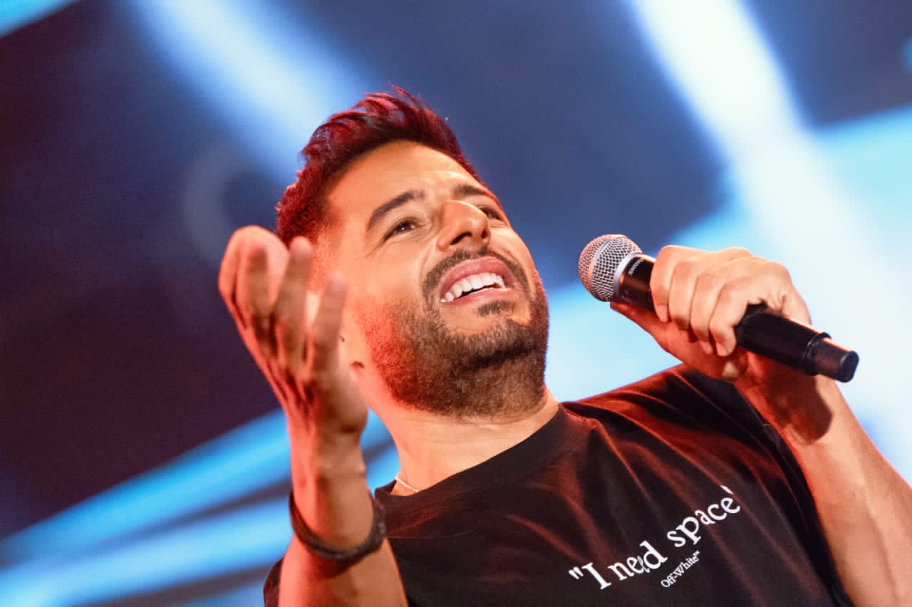 حماقي يتبرع بأرباح حفلاته لدعم الأسر الفلسطينة