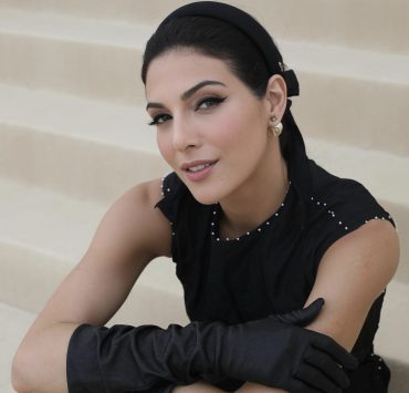 رزان جمال تدعم أطفال فلسطين باللغتين العربية والإنكليزية