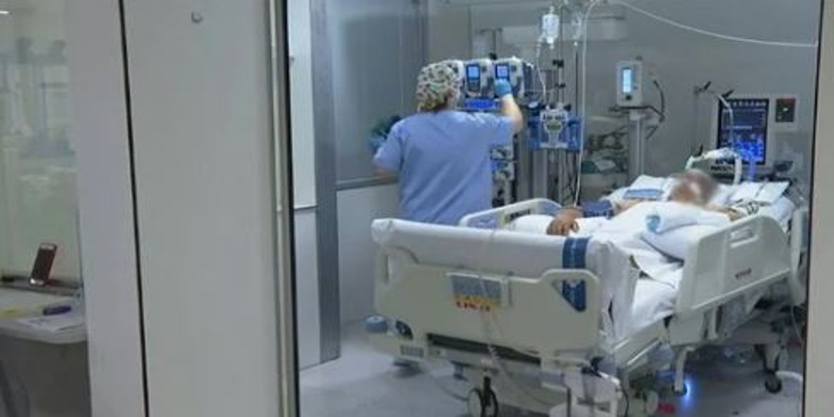 ابنة فنان شهير تثير قلق جمهوره :"مقدرش أعيش من غيرك ادعو لبابا"