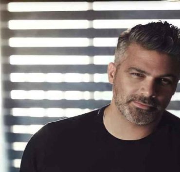 هل انفصل فارس كرم عن زوجته؟