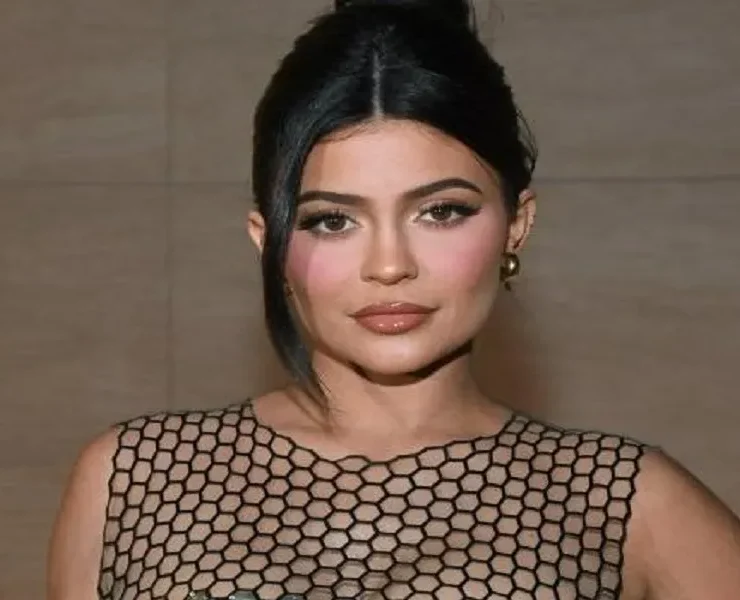 هل دخلت كايلي جينر القفص الذهبي؟