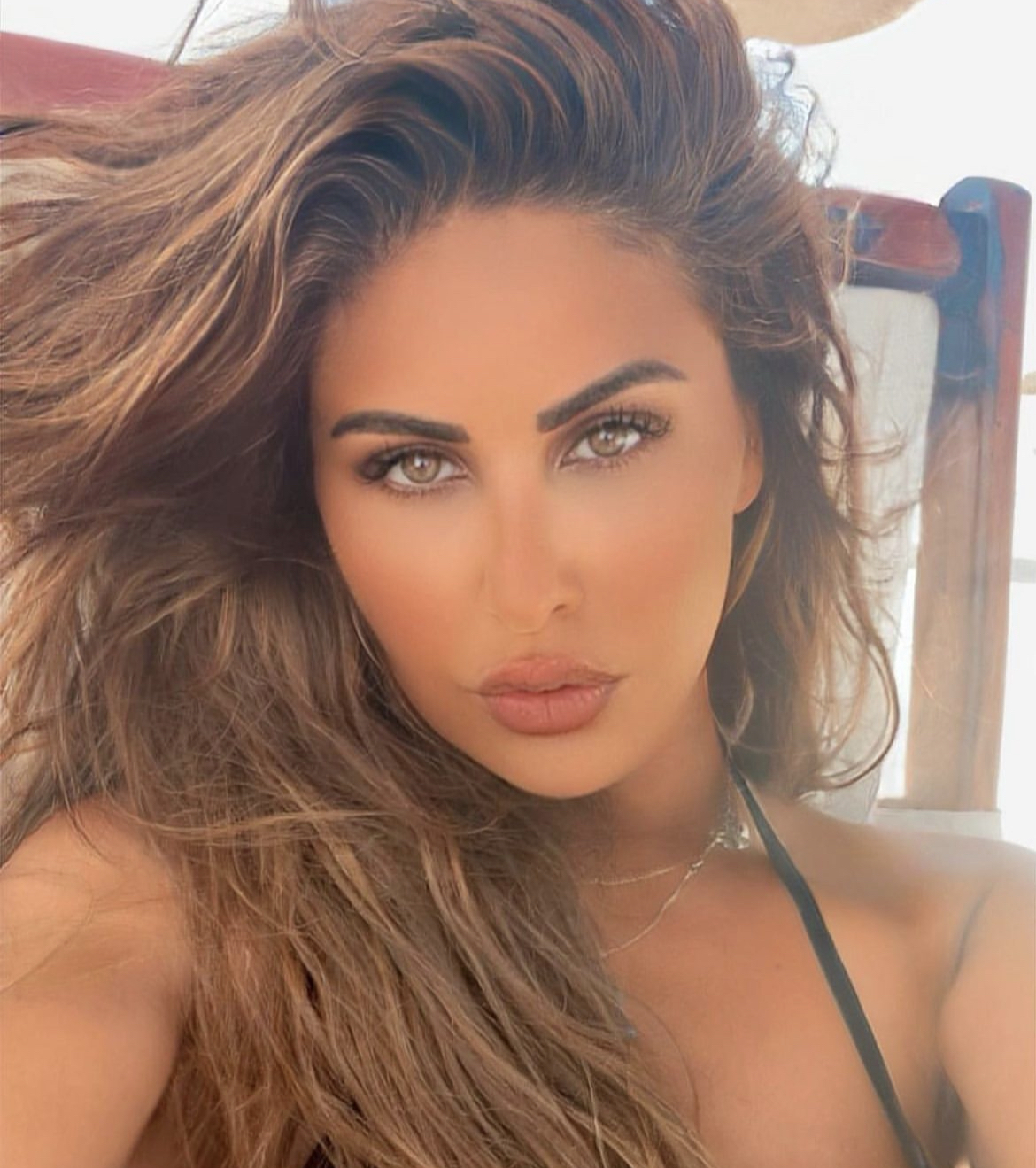 مي سليم تؤدي مناسك العمرة