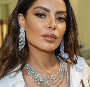 على طريقتها.. أمل غربي تحتفل باليوم الوطني الإماراتي