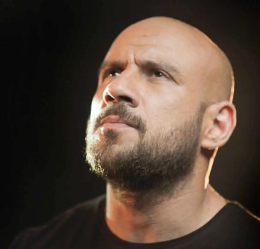 مستشهداً بآيات قرآنية.. أحمد مكي يدعم متابعيه