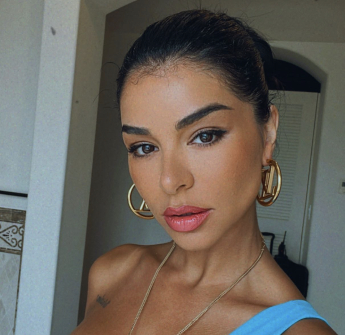 ريما فقيه تستعرض حملها بطفلها الرابع