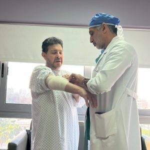 هاني شاكر يخضع لعمل جراحي