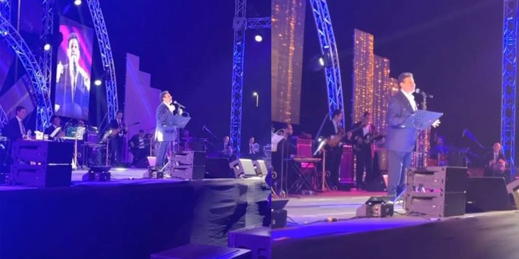 هاني شاكر في مهرجان "الزمن الجميل".. رغم وعكته الصحية