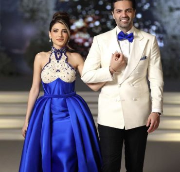 نارين بيوتي تختار اللون النيلي يوم خطوبتها