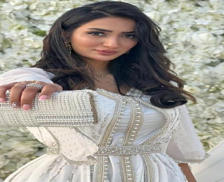 شروق الشلواطي تؤدي مناسك العمرة-صورة