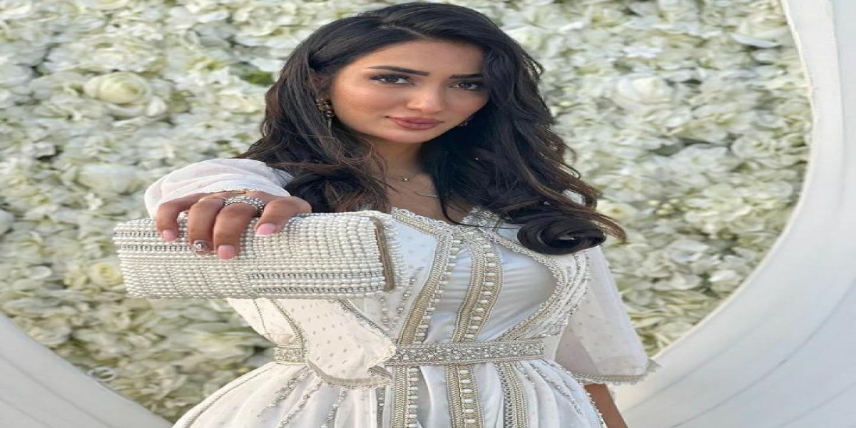 شروق الشلواطي تؤدي مناسك العمرة-صورة