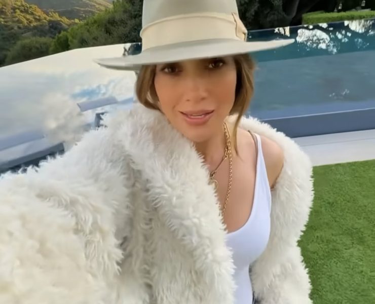 عبر عمل جديد.. جنيفر لوبيز تكشف حقائق عن حياتها