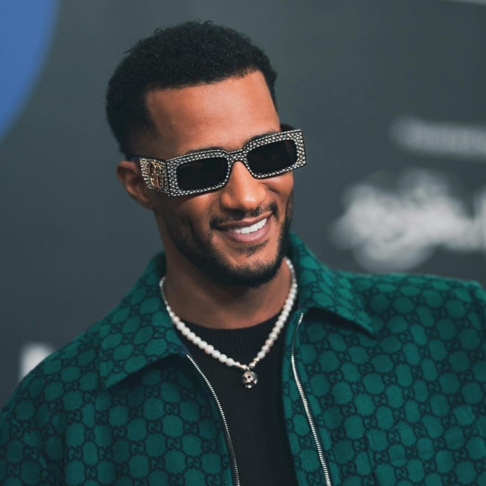 هل تقصد كريستيانو رونالدو أن يقلد محمد رمضان؟