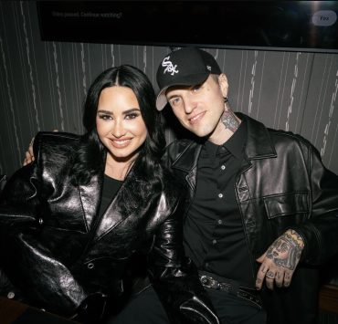 ديمي لوفاتو تعلن خطوبتها من حبيبها