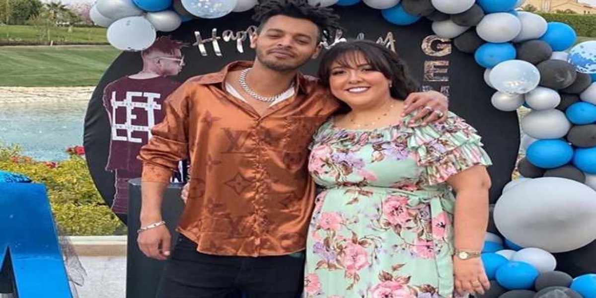 "أوكا" يفاجئ زوجته مي كساب في ذكرى ميلادها -صور