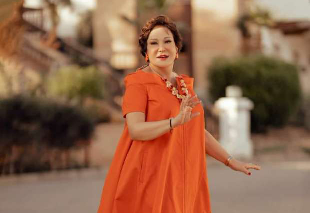 بعد تكريم عادل إمام.. لبلبة تتأثر وتبكي