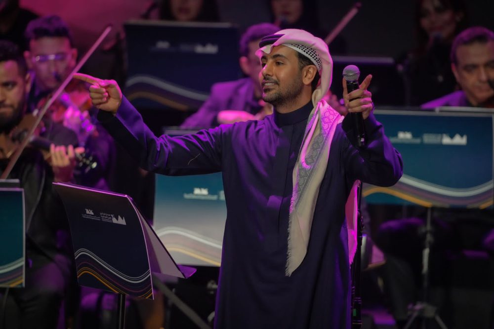 فؤاد عبدالواحد وجمهور أبها يشعلان أجواء مسرح جامعة الملك خالد