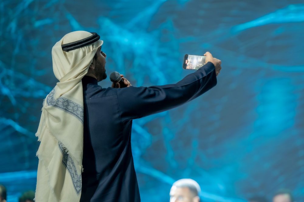 فؤاد عبدالواحد وجمهور أبها يشعلان أجواء مسرح جامعة الملك خالد