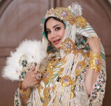 في أول زيارة لها.. لجين عمران تتألق بالزي الليبي