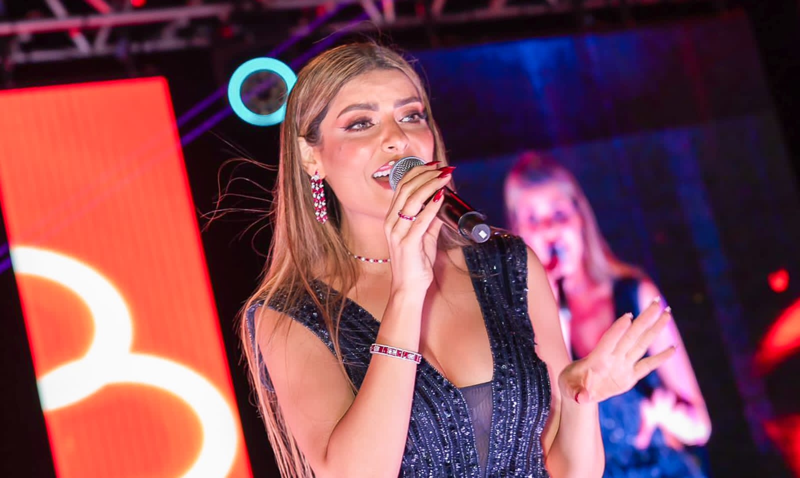 أمل غربي تشعل أبوظبي بأولى أغانيها المصرية