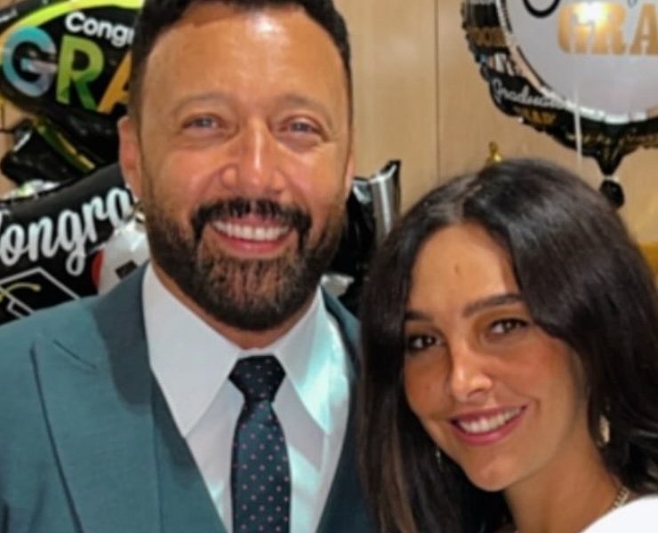 هل انفصل أحمد فهمي عن زوجته؟-صورة