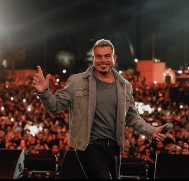 في القرية العالمية.. عمرو دياب يغني "مكانك" للمرة الأولى