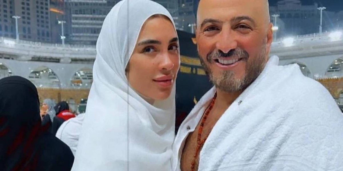 رفقة زوجته.. مجدي الهواري وأبنائه يؤدون مناسك العمرة -صورة
