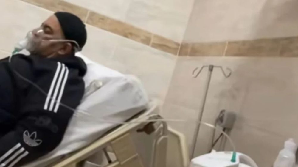 بسبب أزمة صحية.. نقل بيومي فؤاد للمستشفى-صورة