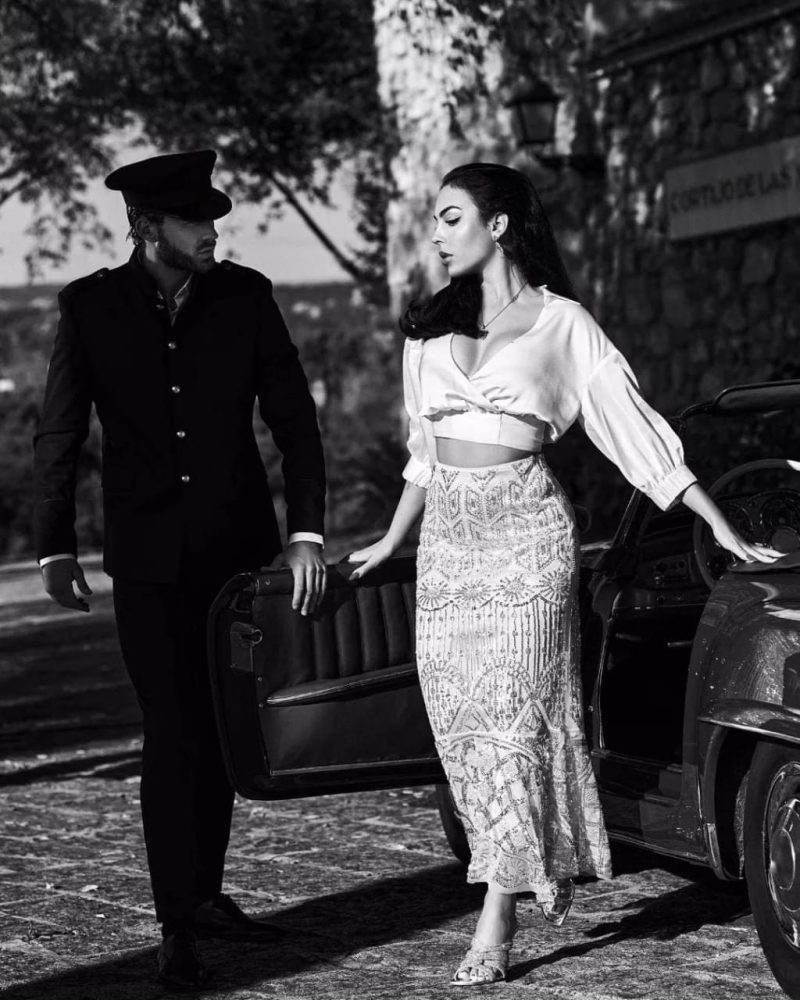 جورجينا رودريغز تمزج بين الماضي والحاضر