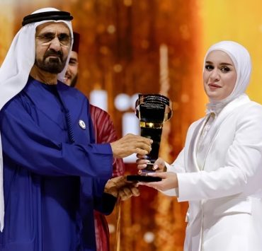 الشيخ محمد بن راشد يتوج "صانعة الأمل" لعام 2024