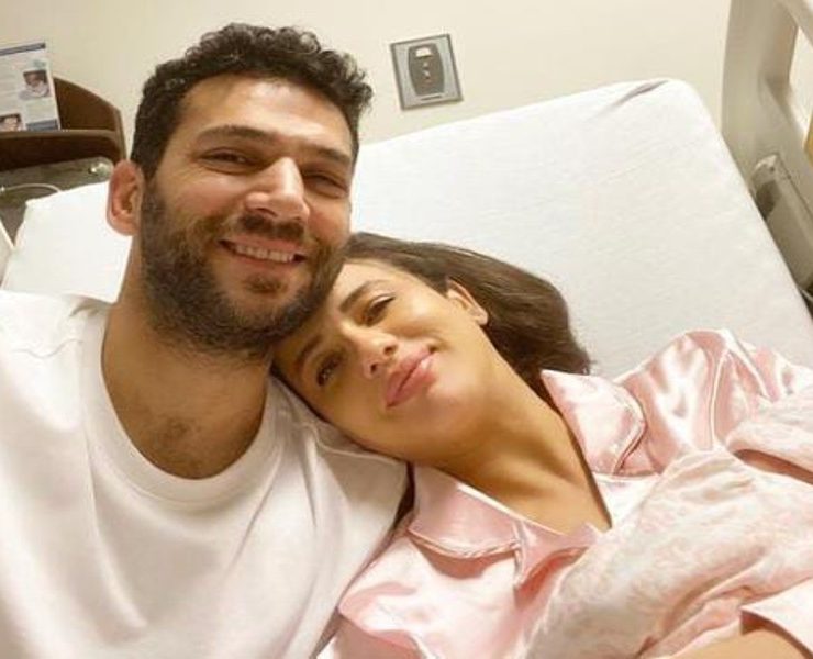 مراد يلدريم وإيمان الباني يكشفان عن ملامح ابنتهما -فيديو