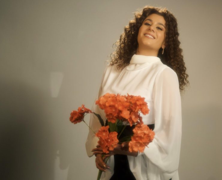 بمناسبة عيد الأُم.. آنجي شيّا تطرح "يا أمّي"