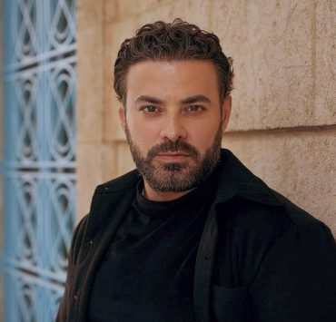 شادي أسود يتحدث عن الغربة في جديده