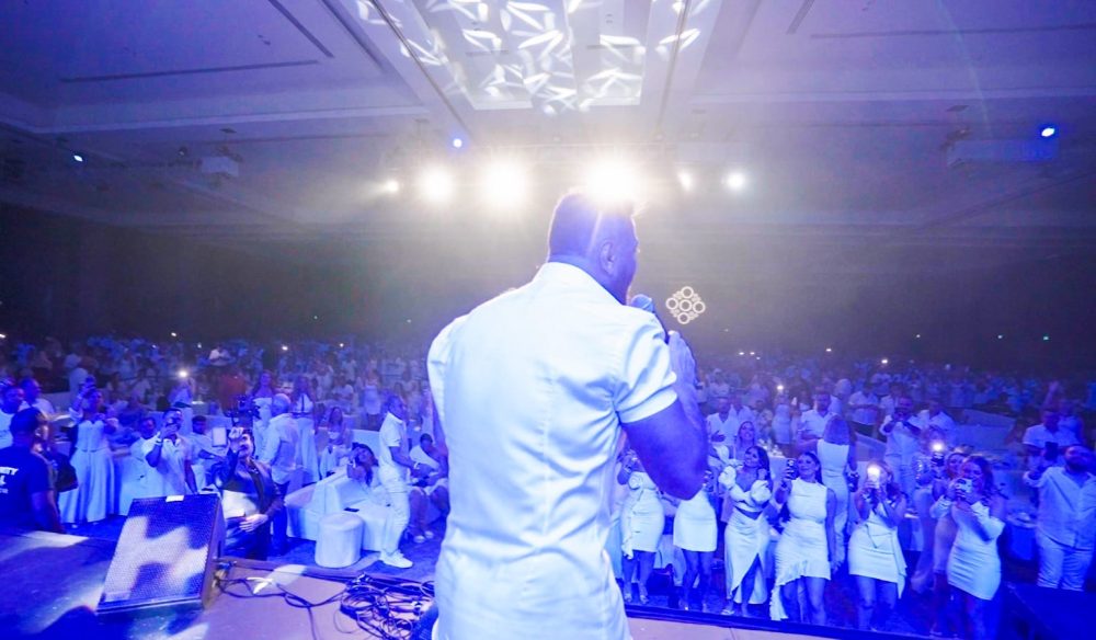 تامر حسني: غنيت ساعتين وأغانيا بتتردد كلها!