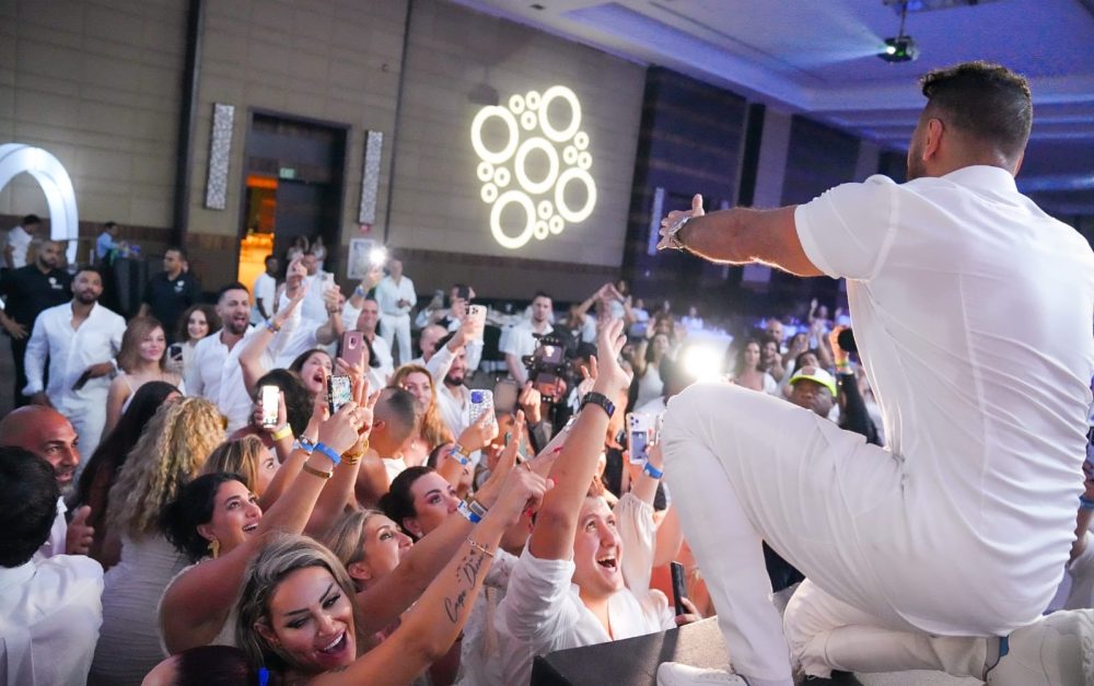 تامر حسني: غنيت ساعتين وأغانيا بتتردد كلها!