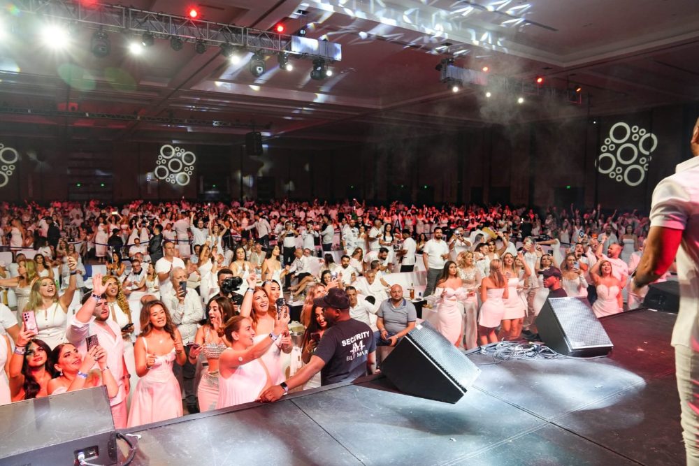 تامر حسني: غنيت ساعتين وأغانيا بتتردد كلها!